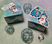 Lade das Bild in den Galerie-Viewer, Digistamp "Tollpatschiger Pinguin Norbert"