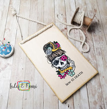 Lade das Bild in den Galerie-Viewer, Digistamp "Sewing Skull Uschi"