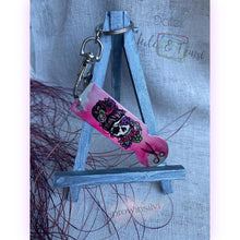 Lade das Bild in den Galerie-Viewer, Digistamp "Sewing Skull Uschi"
